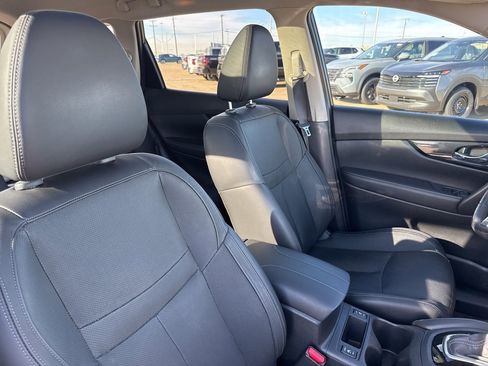 Used 2017 Nissan Rogue SL w/ SL Premium Package image 14