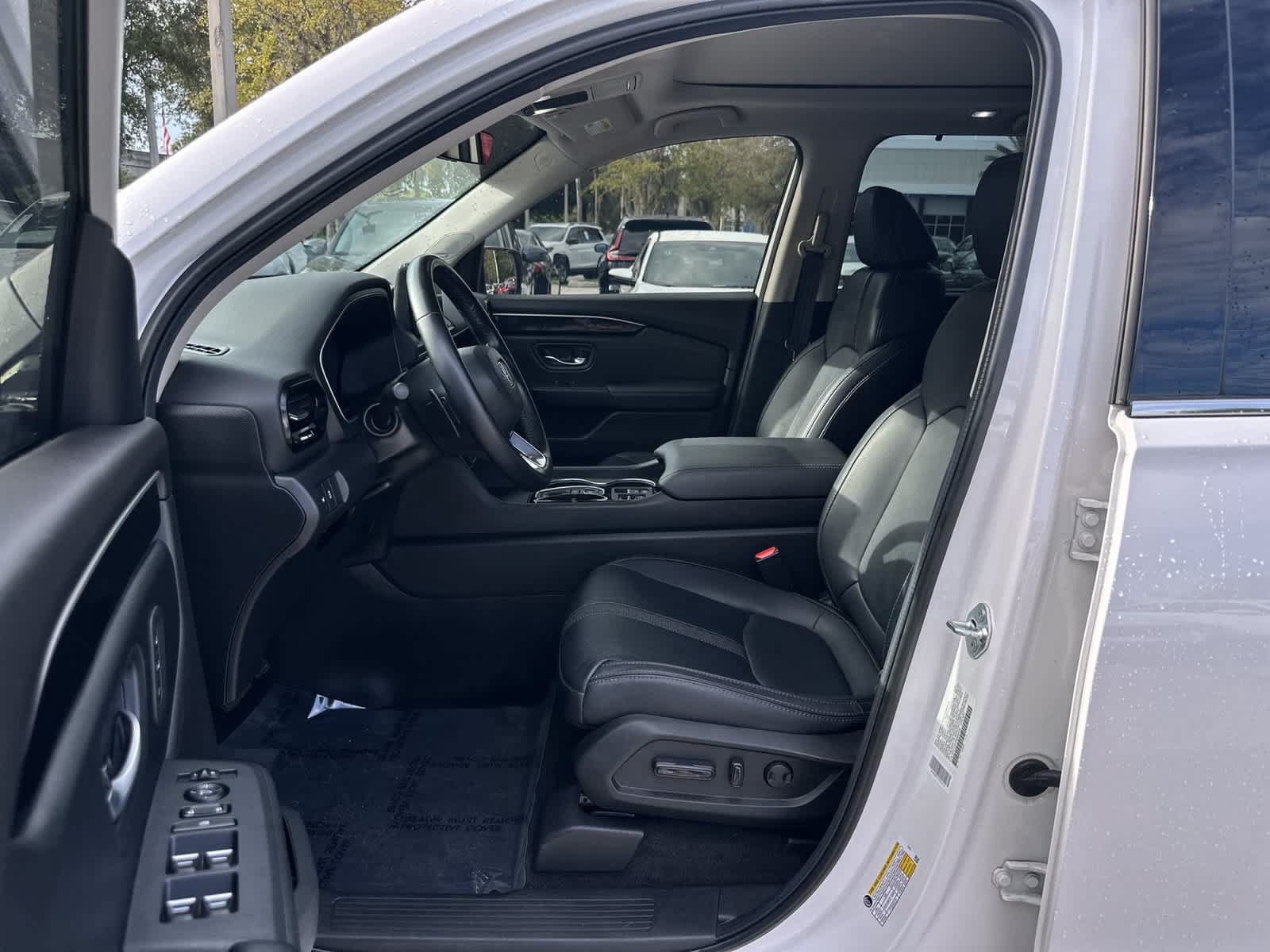 Used 2024 Honda Pilot Touring image 2