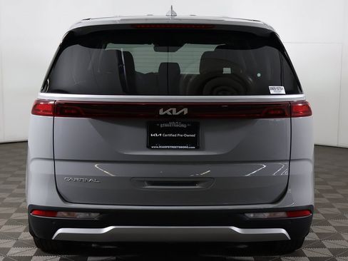 Used 2024 Kia Carnival EX image 13