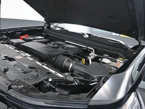 Used 2023 Chevrolet Colorado Z71 w/ Z71 Convenience Package 2 image 16