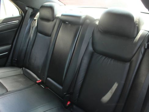 Used 2011 Chrysler 300 Limited RWD image 17