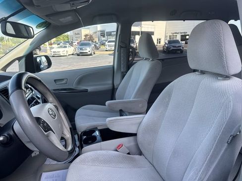 Used 2012 Toyota Sienna LE FWD image 10