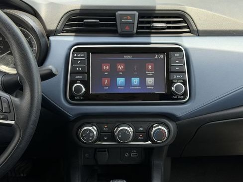 Used 2025 Nissan Versa SV FWD image 16