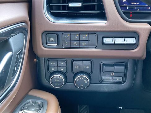Used 2023 Chevrolet Tahoe High Country AWD/4WD image 33