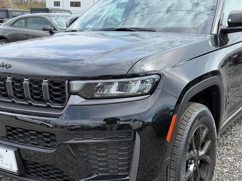 New 2026 Jeep Grand Cherokee Altitude image 10