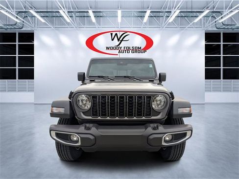 Used 2025 Jeep Gladiator Sport image 7