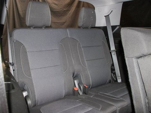 Used 2021 GMC Acadia SLE image 18