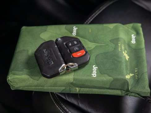 Used 2020 Jeep Wrangler Unlimited Sahara AWD/4WD image 35