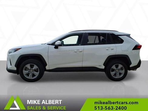 Used 2022 Toyota RAV4 LE image 4