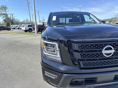 Used 2024 Nissan Titan SV w/ SV Bronze Edition Package image 9