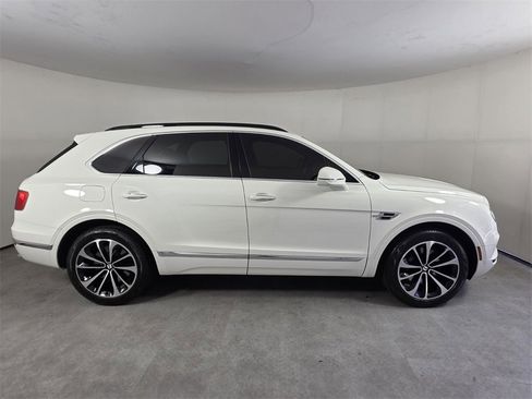 Used 2019 Bentley Bentayga image 3