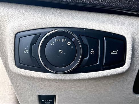 Used 2018 Lincoln MKC Select w/ Select Plus Package image 35