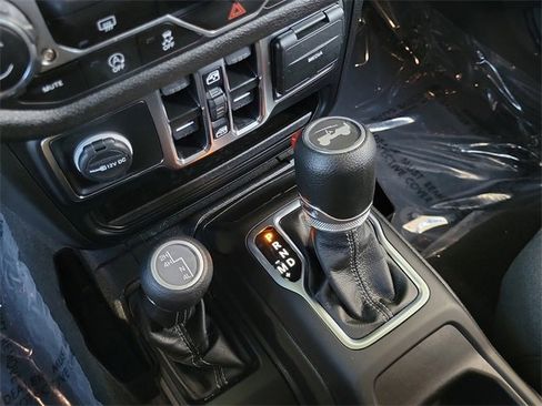 Used 2024 Jeep Wrangler Sport S image 27