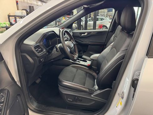 Used 2025 Ford Escape ST-Line FWD image 14