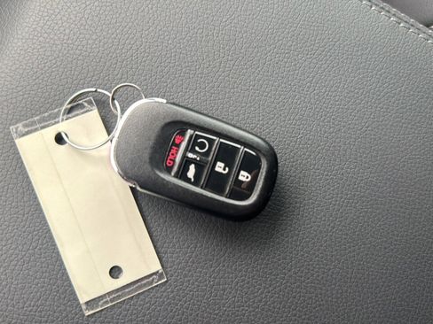 Used 2025 Honda Pilot EX-L image 31