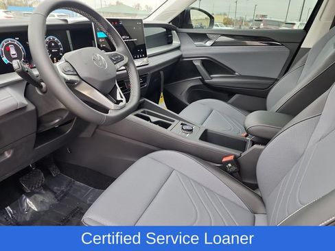 Used 2026 Volkswagen Tiguan SE AWD/4WD image 12