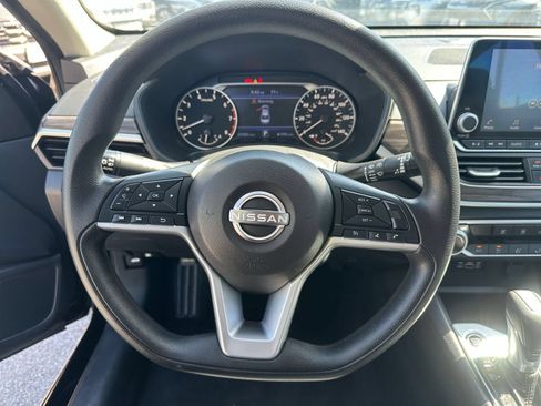 Used 2025 Nissan Altima 2.5 SV FWD image 23