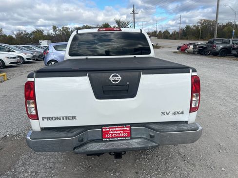 Used 2012 Nissan Frontier SV image 4
