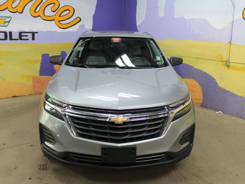 Used 2023 Chevrolet Equinox LS FWD image 3