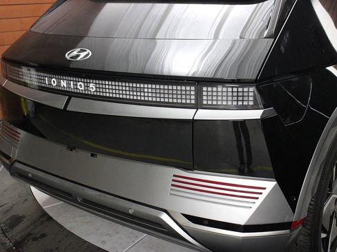 Used 2024 Hyundai Ioniq 5 Limited image 13