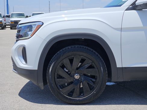 Used 2024 Volkswagen Atlas SE FWD image 9