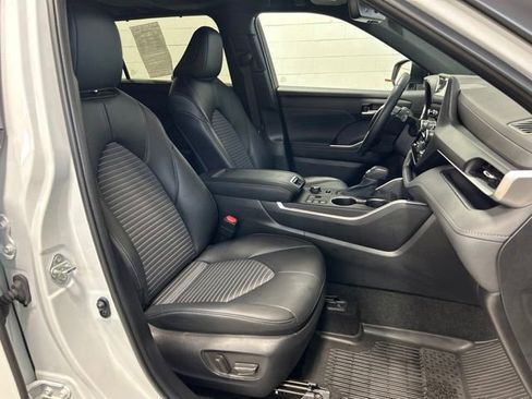 Used 2023 Toyota Highlander XSE AWD/4WD image 12