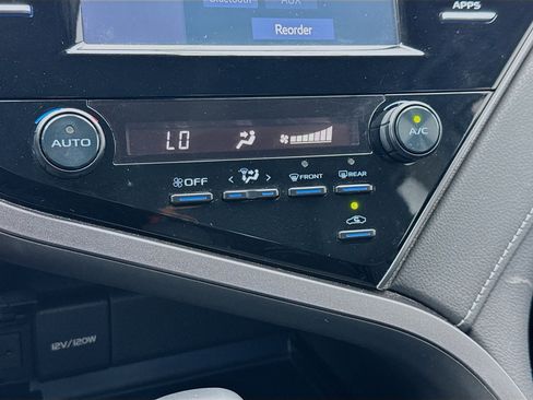 Used 2019 Toyota Camry SE w/ Carpet Mat Package FWD image 12