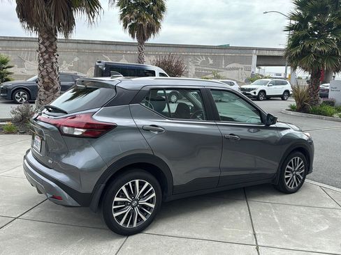 Used 2021 Nissan Kicks SV image 6