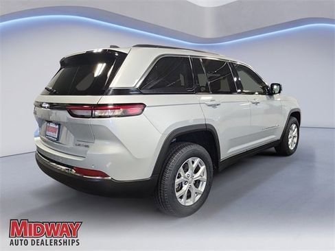 Used 2023 Jeep Grand Cherokee Limited image 5
