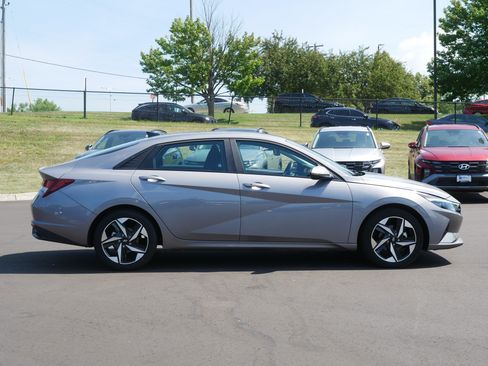 Used 2023 Hyundai Elantra SEL w/ Convenience Package FWD image 5