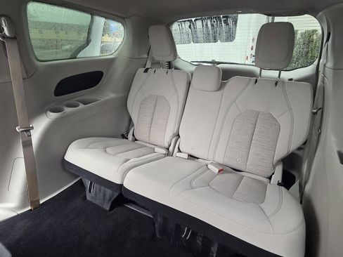 Used 2017 Chrysler Pacifica Touring Plus image 18