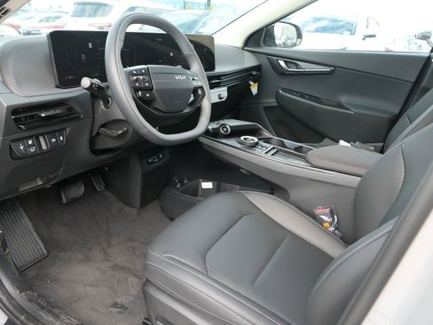 New 2025 Kia EV6 Wind image 10