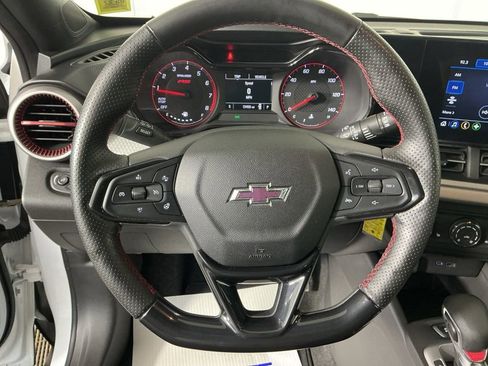 Used 2024 Chevrolet Trax RS w/ Driver Confidence Package FWD image 14