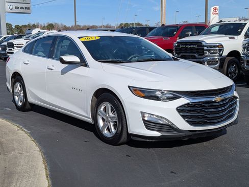 Used 2024 Chevrolet Malibu LT image 3