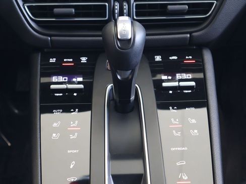 Used 2022 Porsche Macan S AWD/4WD image 16