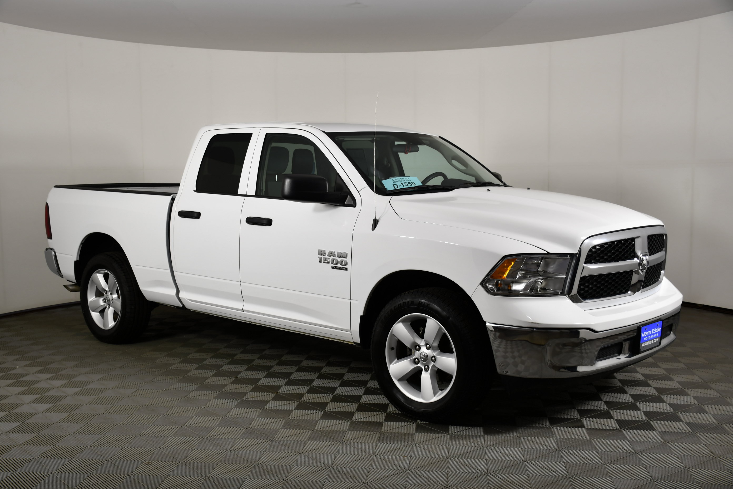 Used 2024 RAM 1500 Classic SLT AWD/4WD image 4