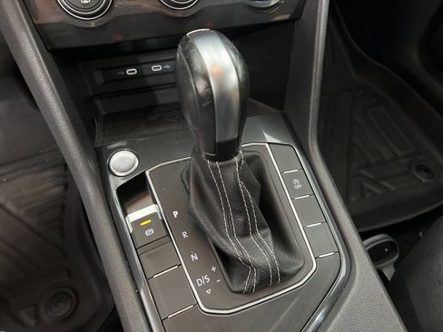 Used 2021 Volkswagen Tiguan SE image 14