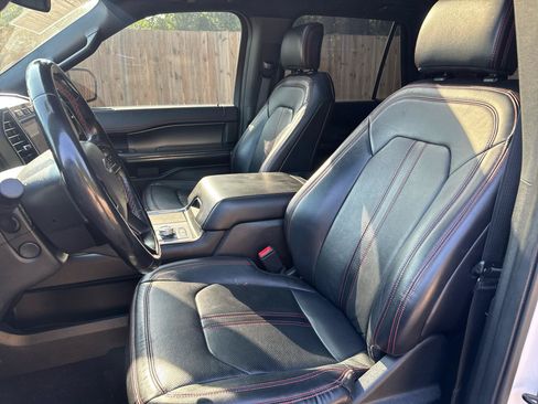Used 2019 Ford Expedition Limited w/ Equipment Group 303A AWD/4WD image 5