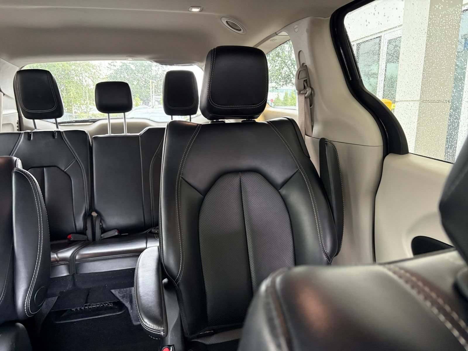 Used 2023 Chrysler Pacifica Touring-L FWD image 38