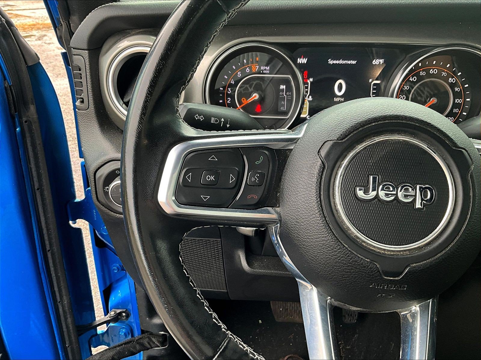 Used 2022 Jeep Gladiator Overland AWD/4WD image 6