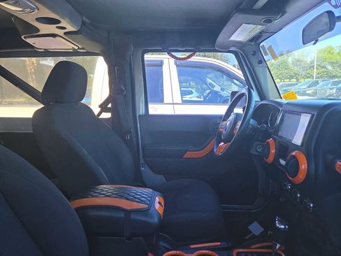 Used 2015 Jeep Wrangler Sport w/ Connectivity Group AWD/4WD image 12