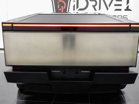 Used 2024 Tesla Cybertruck AWD Crew Cab image 10