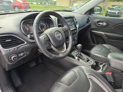 Used 2019 Jeep Cherokee Limited FWD image 15