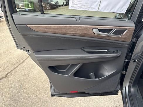 Used 2025 Volkswagen Atlas SEL image 22