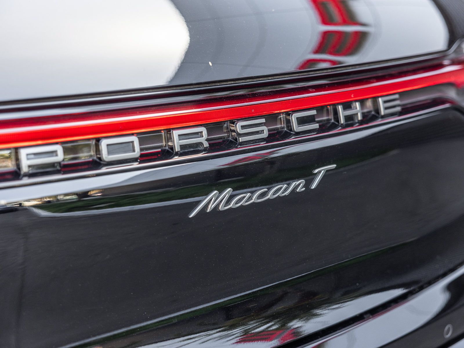 Certified 2026 Porsche Macan Turbo AWD/4WD image 23