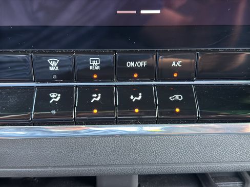 Used 2023 Chevrolet Colorado Trail Boss AWD/4WD image 23