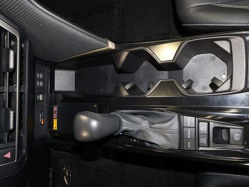 Used 2025 Toyota Camry LE image 14