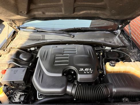 Used 2016 Chrysler 300 S RWD image 41