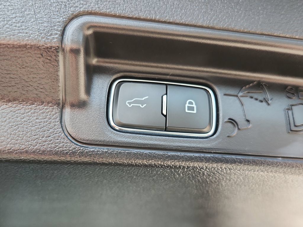 Used 2025 Ford Explorer ST AWD/4WD image 12