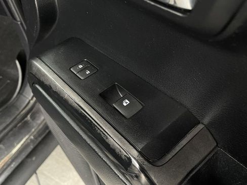 Used 2021 Toyota Tacoma TRD Off-Road AWD/4WD image 19